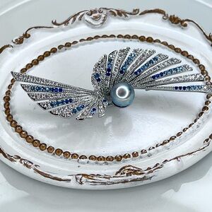 Handmade Premium Akoya Sea Pearl 8mm Crystal Pendant Brooch